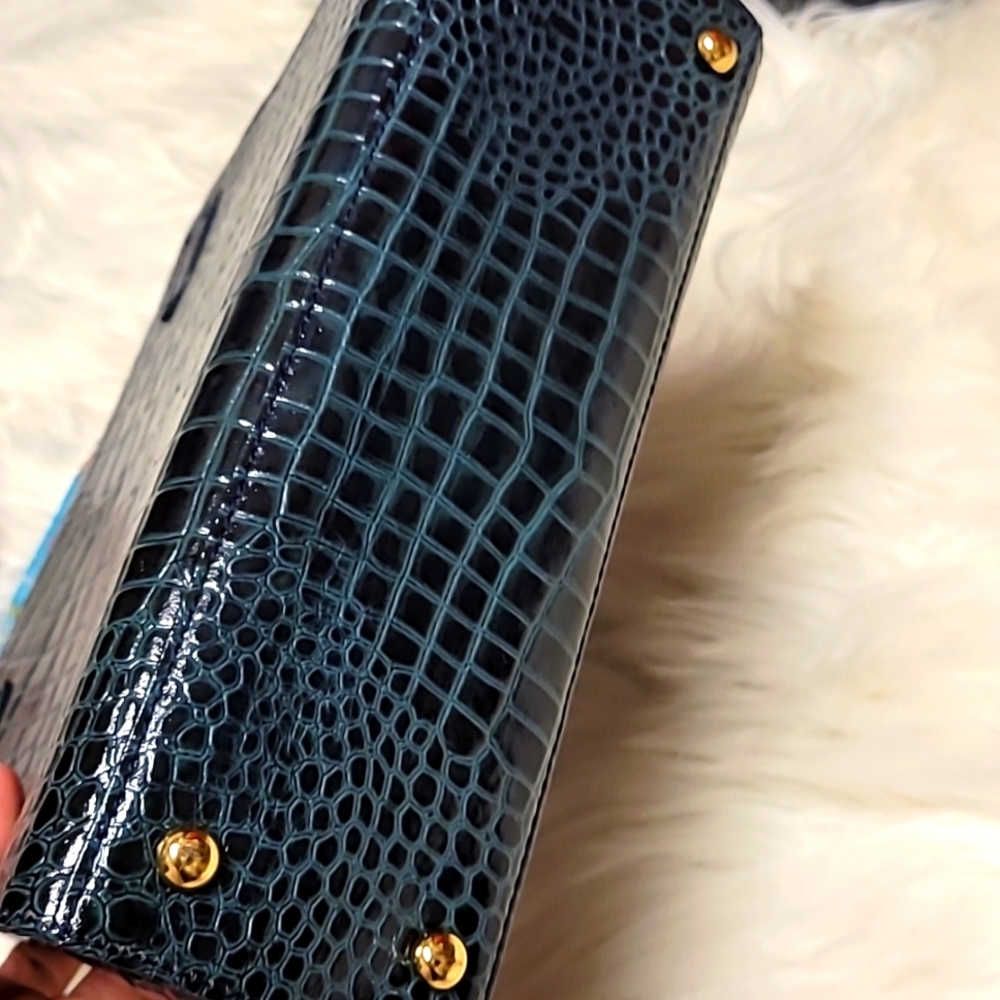 Genuine leather crocodile embossed bag - Picture 8 of 13